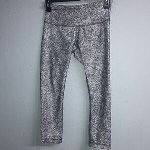 ❌Lululemon black and white speckled colored leggings size 4